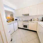 With 2 Bedrooms In Balaia, Olhos De Agua, شقة *