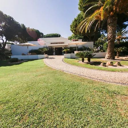 With 2 Bedrooms In Balaia, Olhos De Agua, דירה אלבופיירה