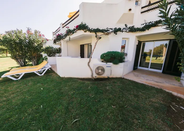 With 2 Bedrooms In Balaia, Olhos De água, Apartamento *