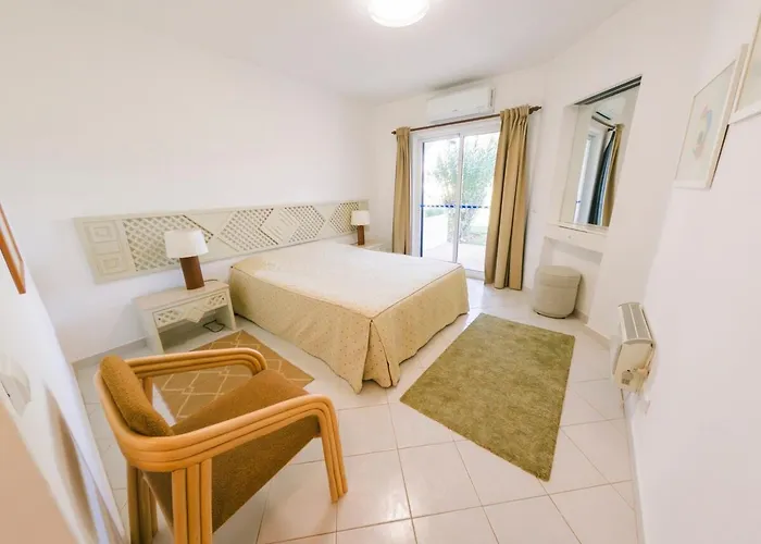 With 2 Bedrooms In Balaia, Olhos De água, Apartamento *