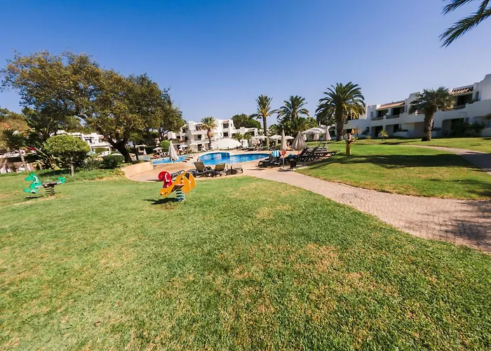 With 2 Bedrooms In Balaia, Olhos De água, Apartamento