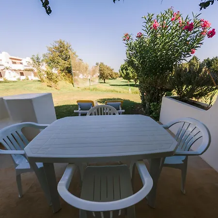 With 2 Bedrooms In Balaia, Olhos De Agua, شقة البوفيرا