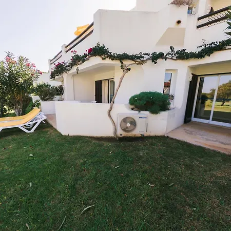 With 2 Bedrooms In Balaia, Olhos De Agua, Appartement *