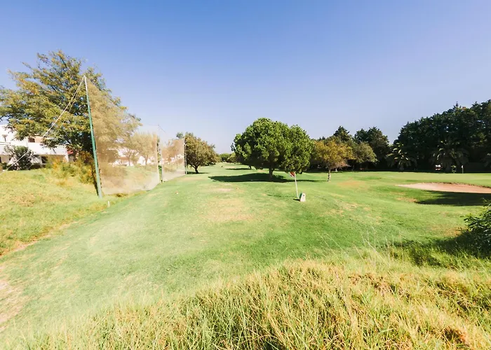 With 2 Bedrooms In Balaia, Olhos De Agua, Apartament