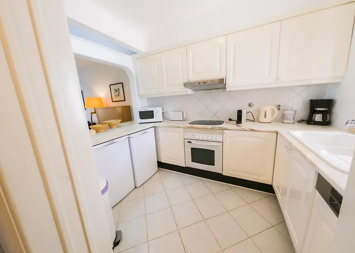 With 2 Bedrooms In Balaia, Olhos De Agua, Appartement *