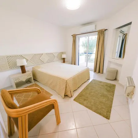 With 2 Bedrooms In Balaia, Olhos De Agua, Daire *